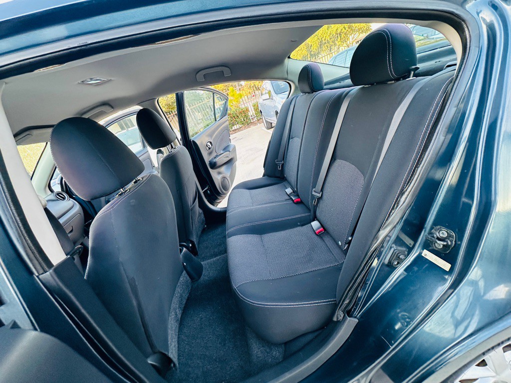 2015 Nissan Versa Image 16