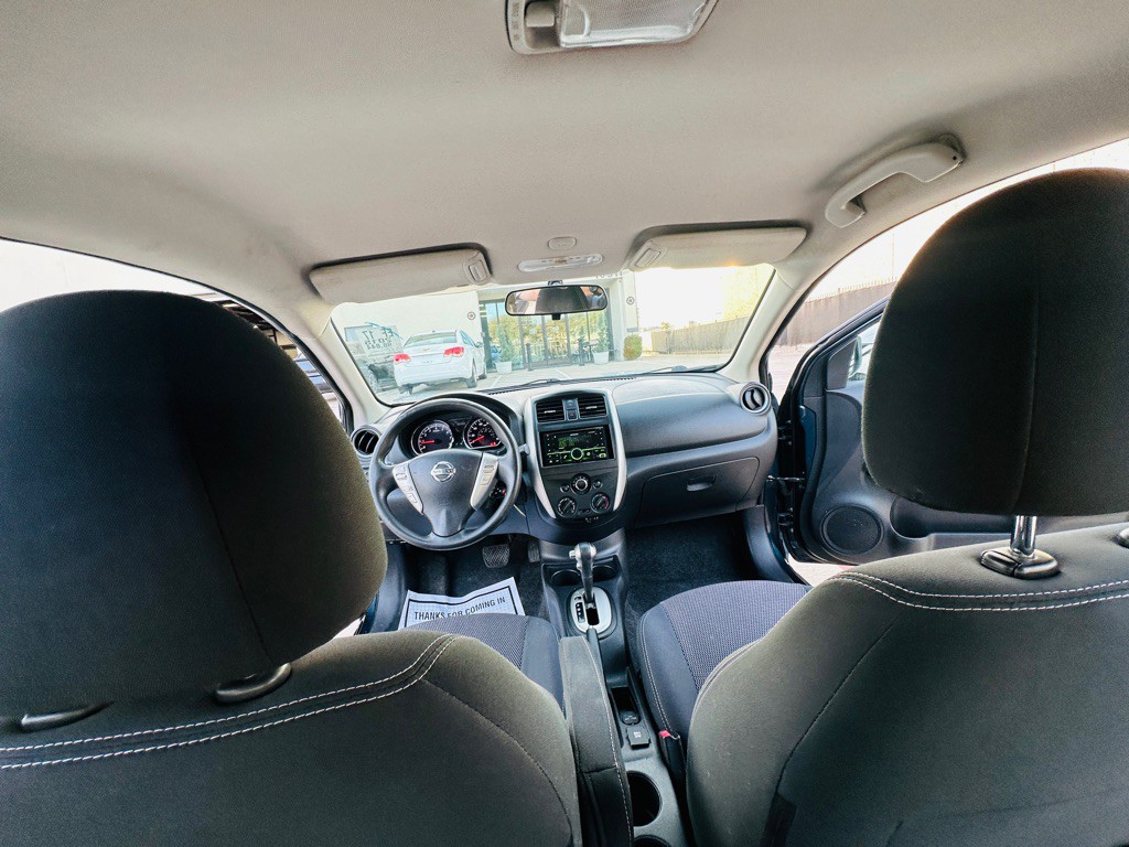 2015 Nissan Versa Image 17
