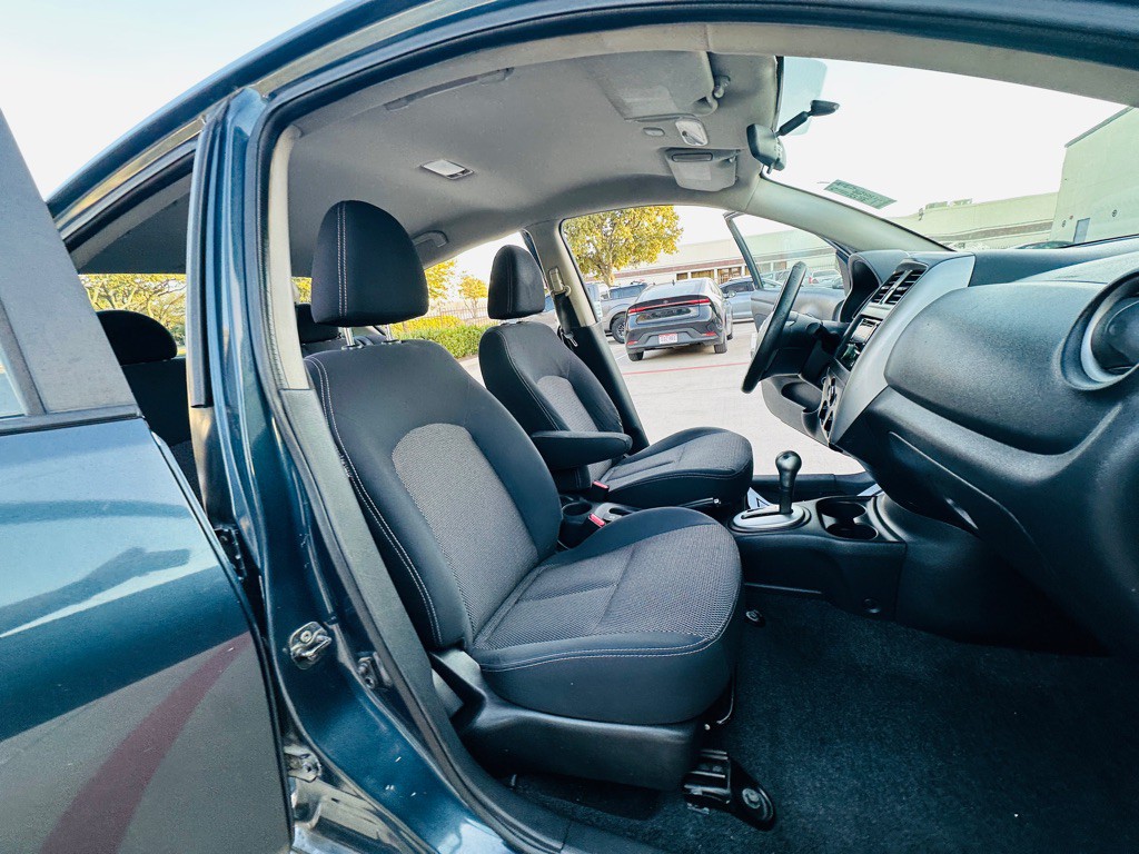 2015 Nissan Versa Image 21
