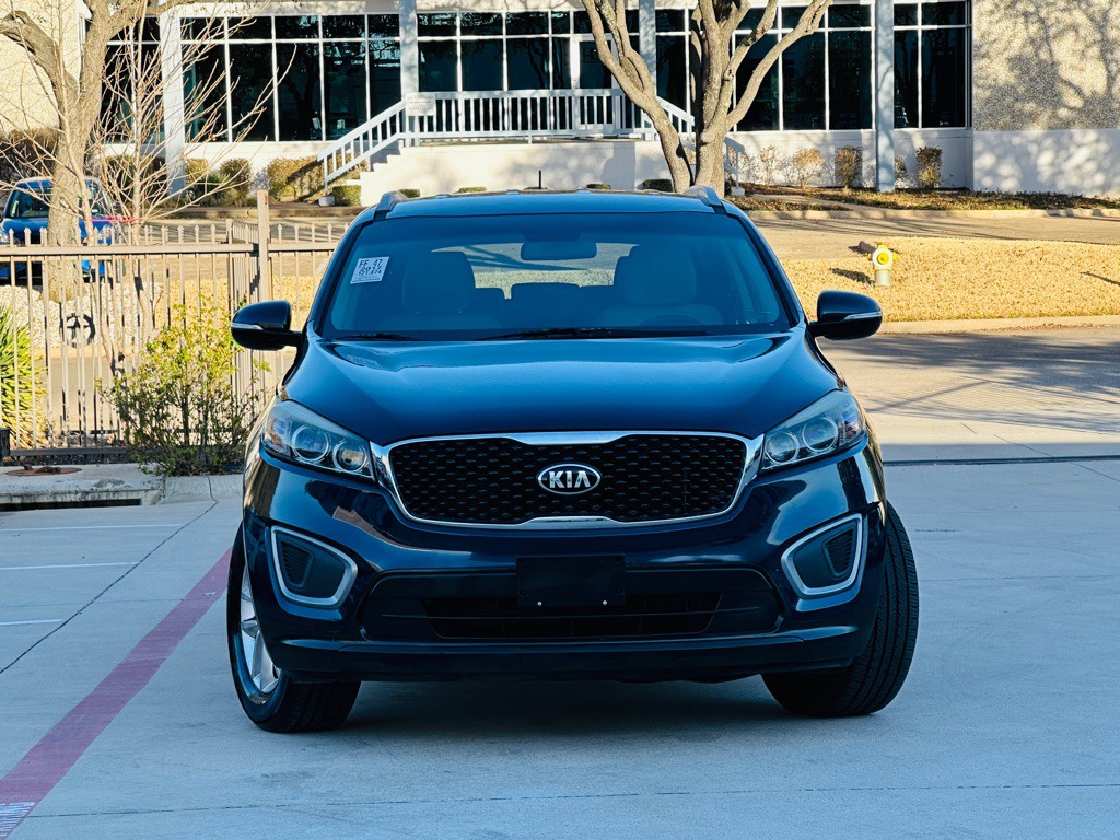 2017 Kia Sorento Image 2