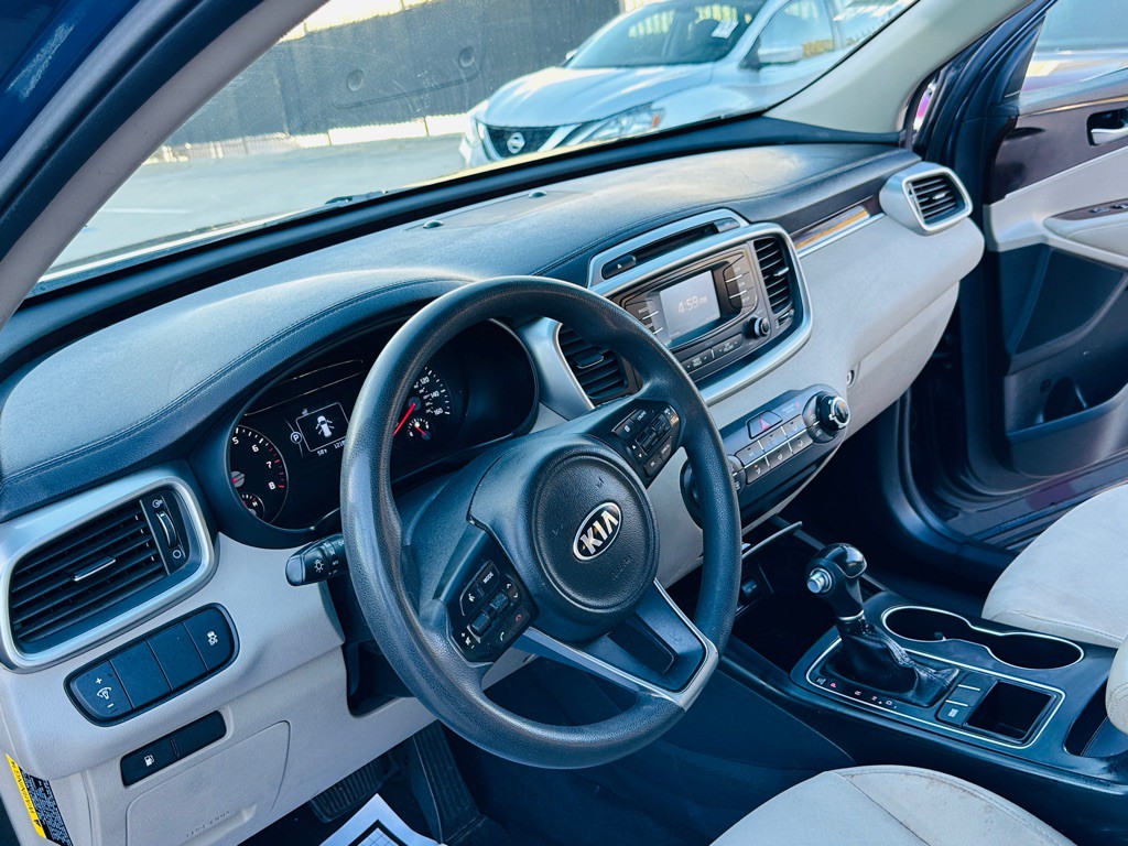 2017 Kia Sorento Image 13