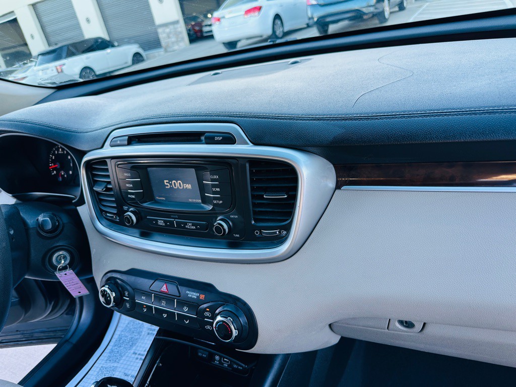 2017 Kia Sorento Image 22