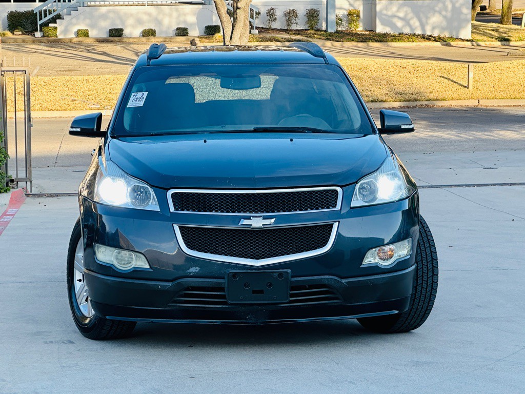 2009 Chevrolet Traverse Image 2