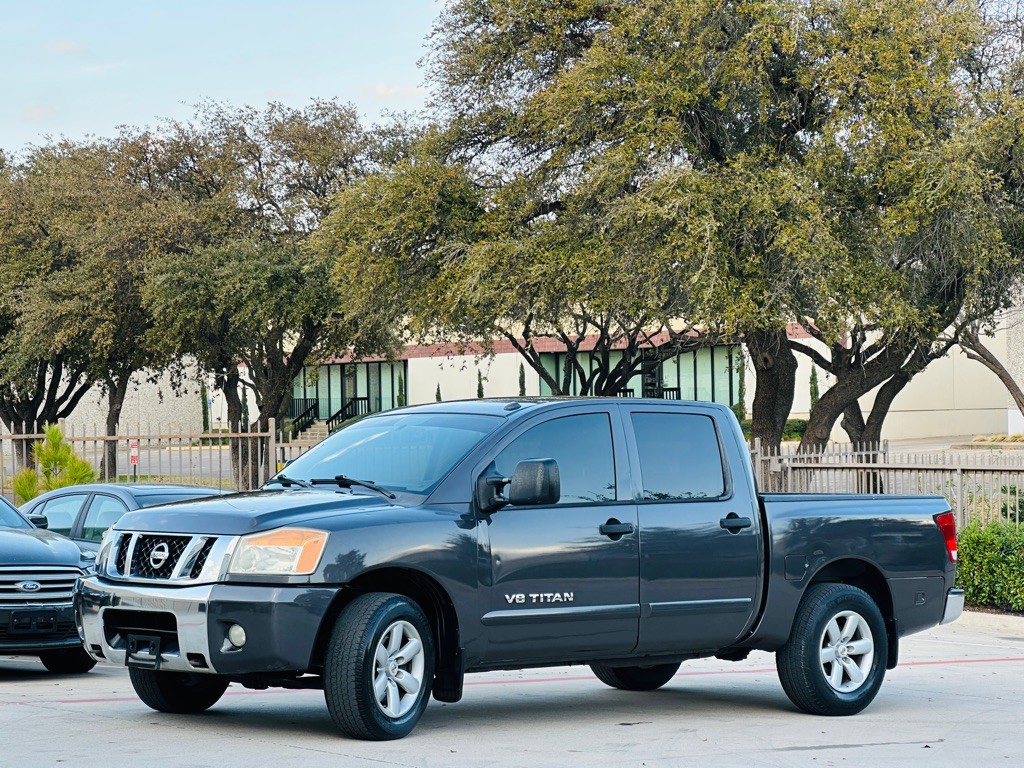 2011 Nissan Titan Image 4
