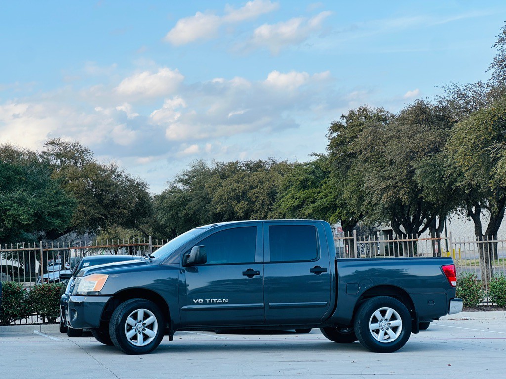 2011 Nissan Titan Image 5