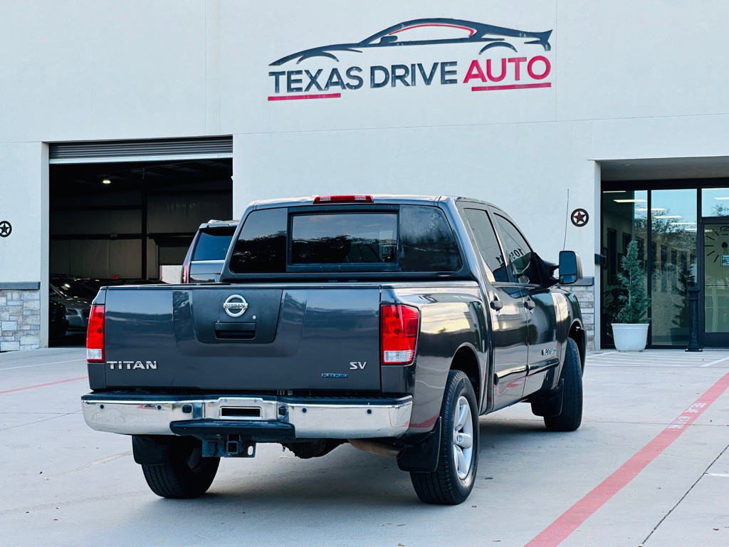2011 Nissan Titan Image 10