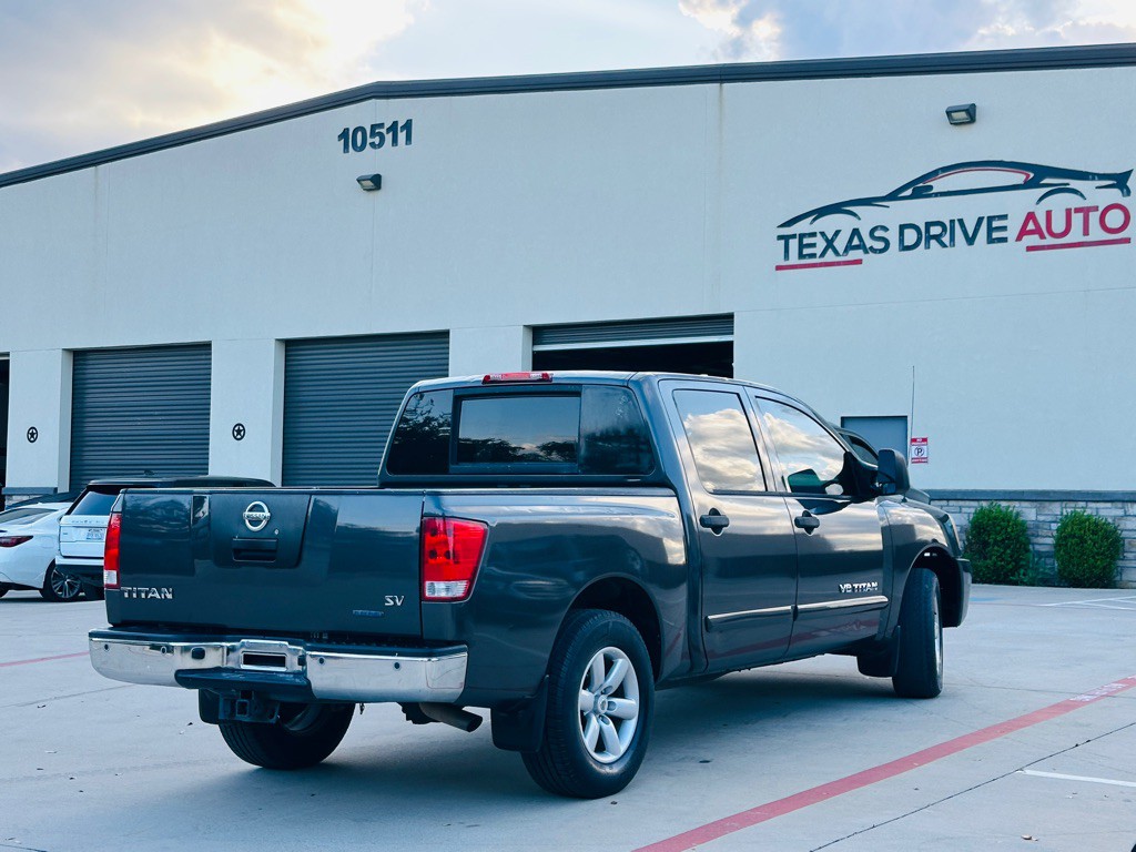 2011 Nissan Titan Image 11