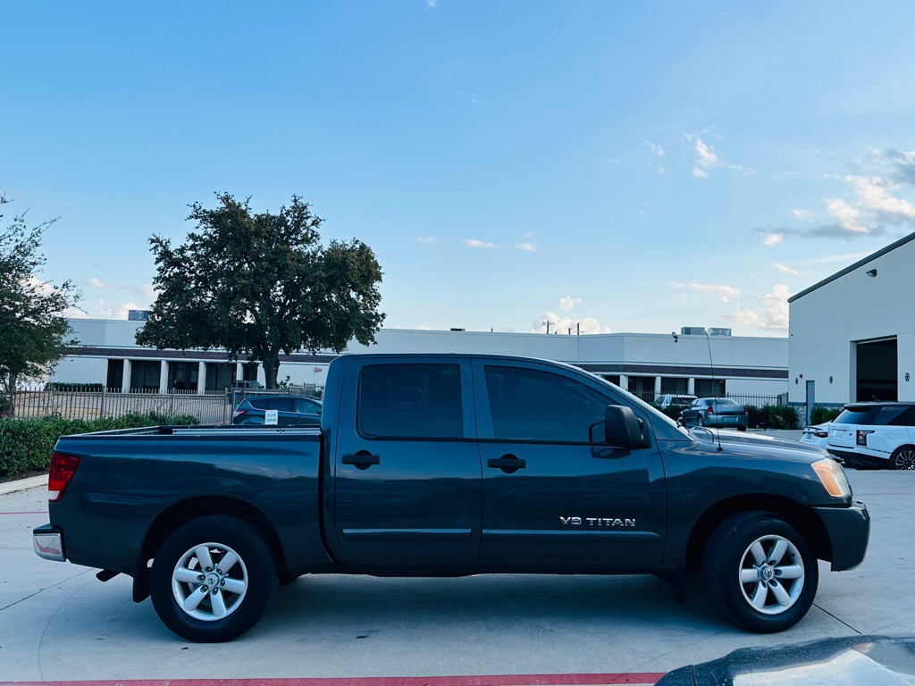 2011 Nissan Titan Image 12