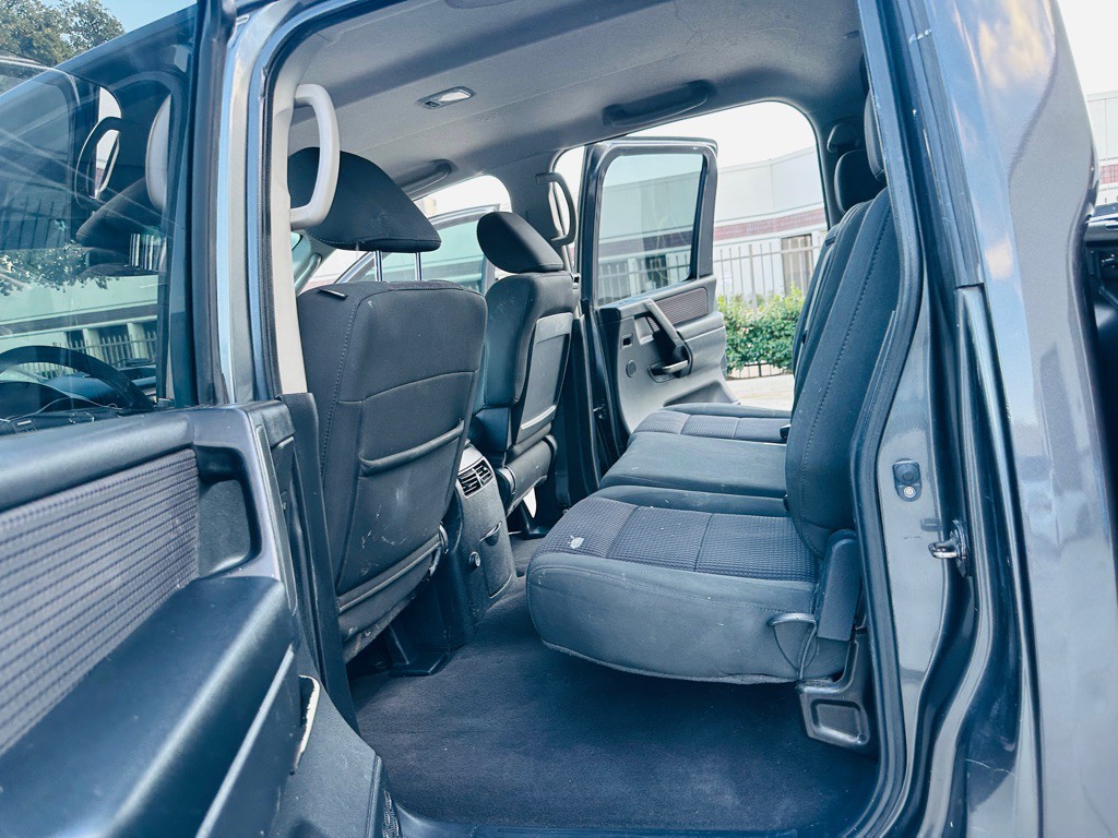 2011 Nissan Titan Image 16