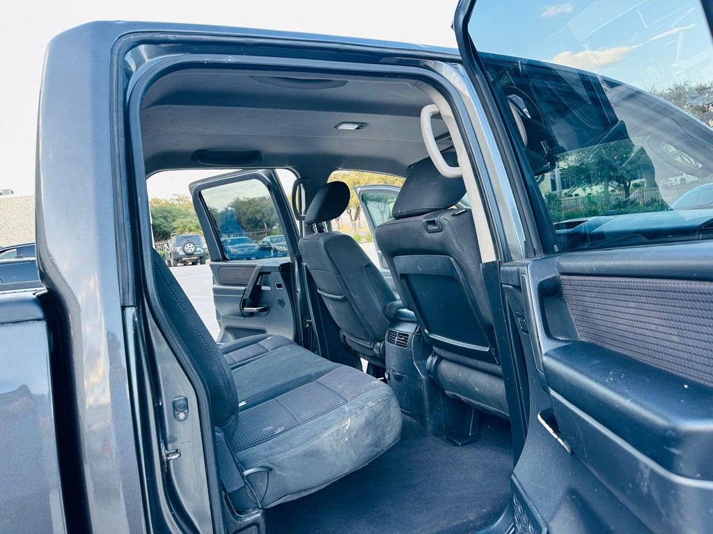 2011 Nissan Titan Image 19