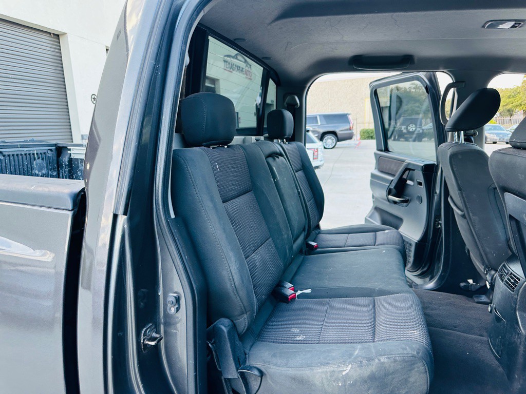 2011 Nissan Titan Image 20