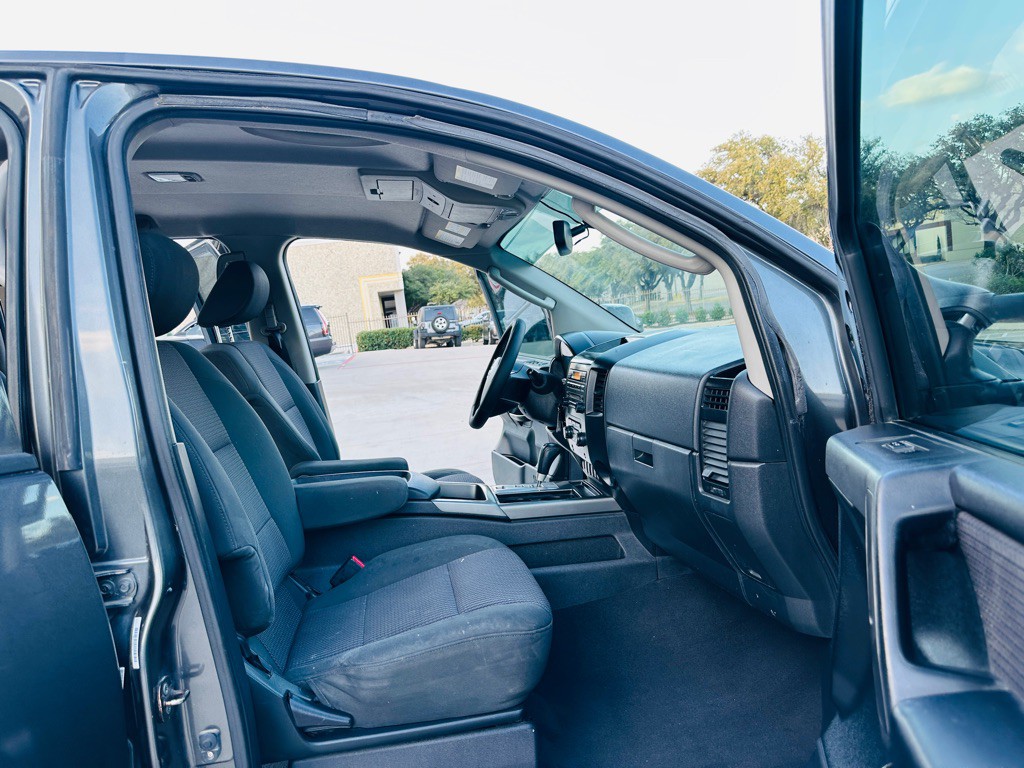 2011 Nissan Titan Image 21