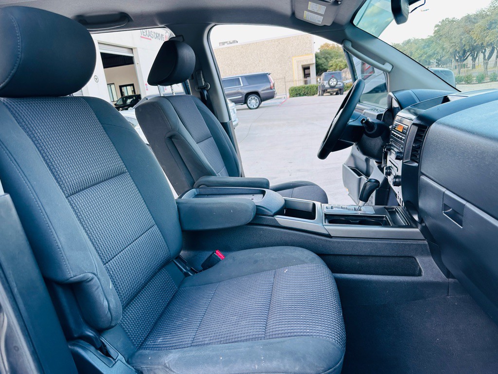 2011 Nissan Titan Image 22
