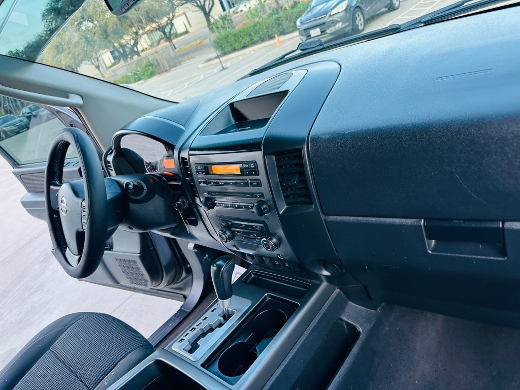2011 Nissan Titan Image 23