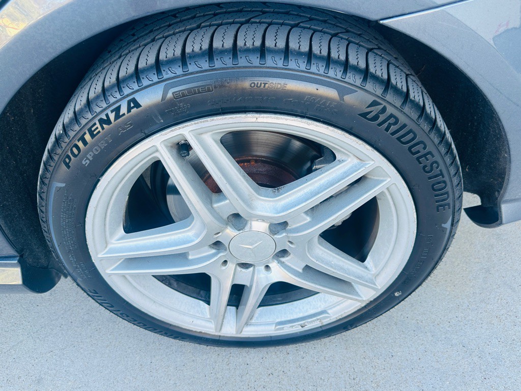 2012 Mercedes-Benz E-Class Image 30