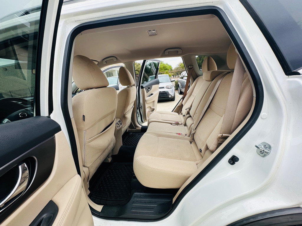 2016 Nissan Rogue Image 16