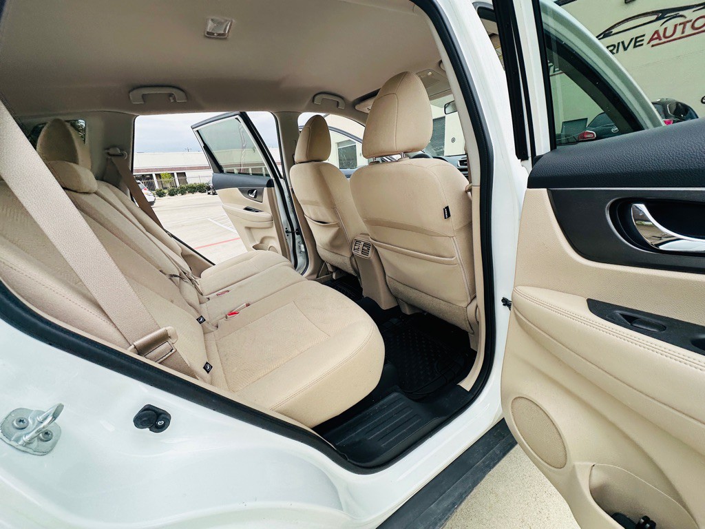 2016 Nissan Rogue Image 21