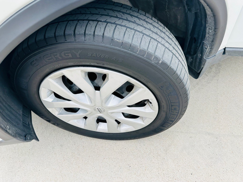 2016 Nissan Rogue Image 32