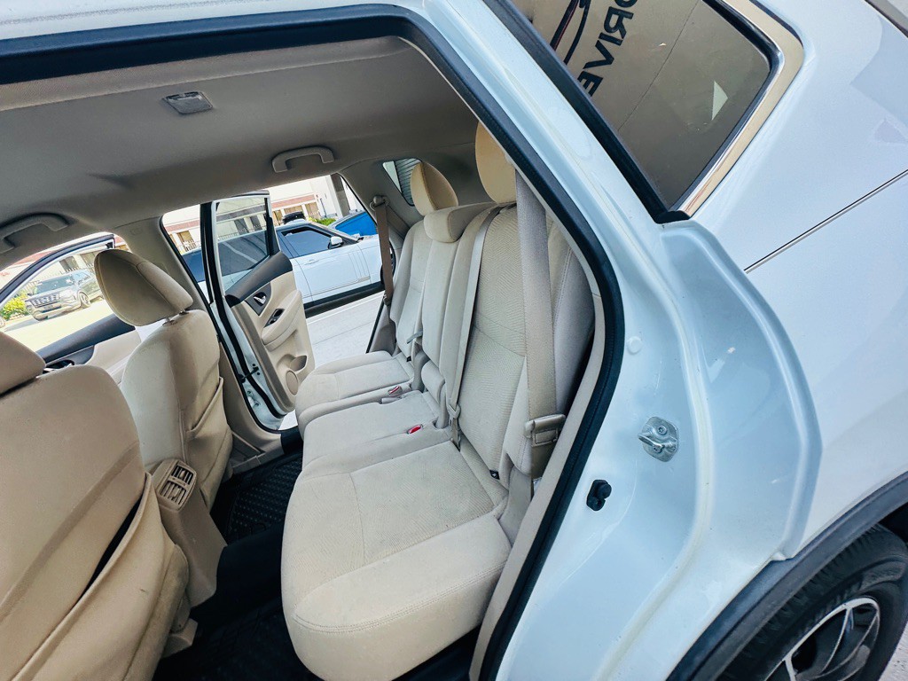 2016 Nissan Rogue Image 16