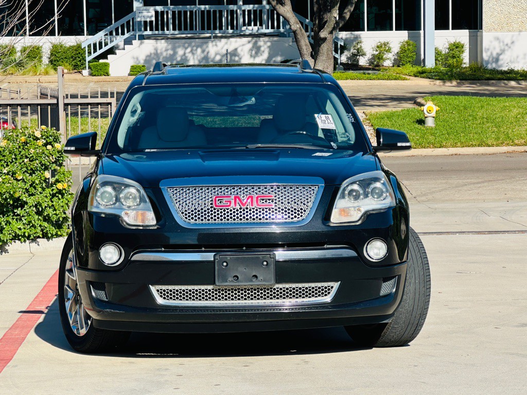 2011 GMC Acadia Image 2