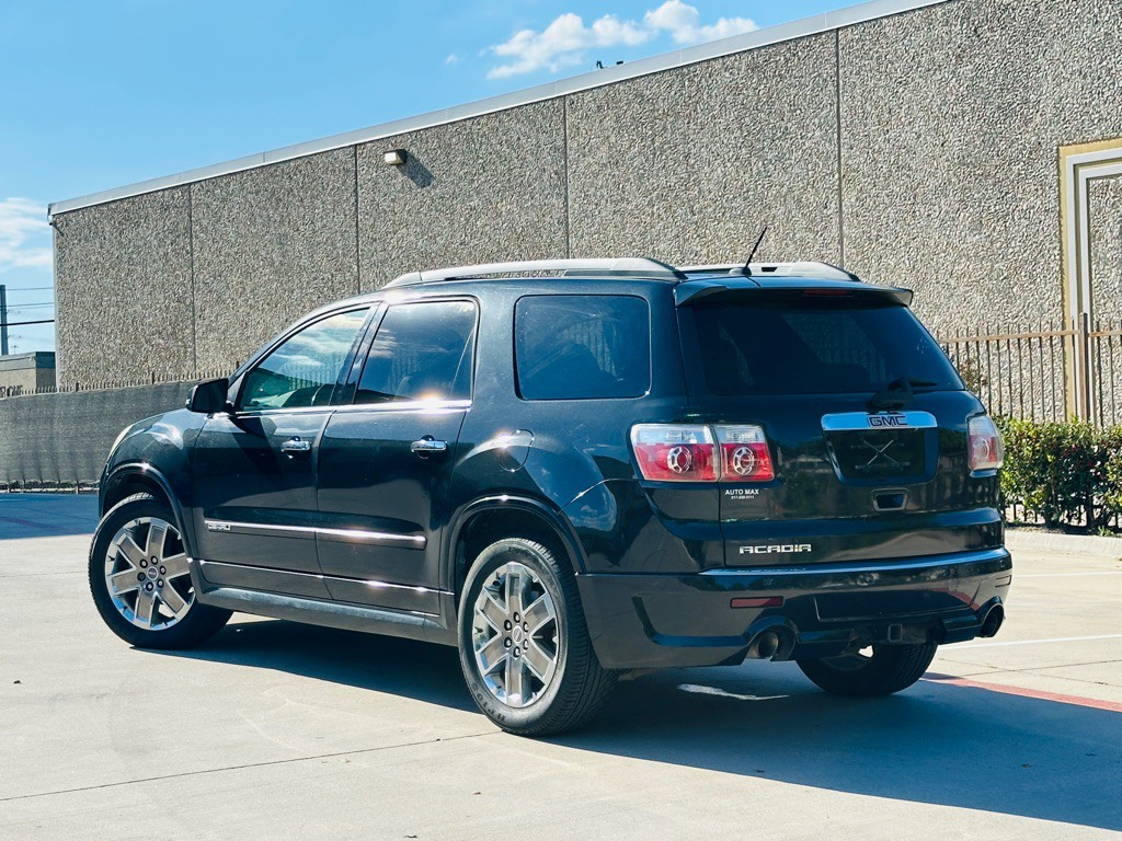 2011 GMC Acadia Image 7