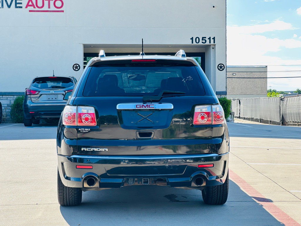 2011 GMC Acadia Image 8