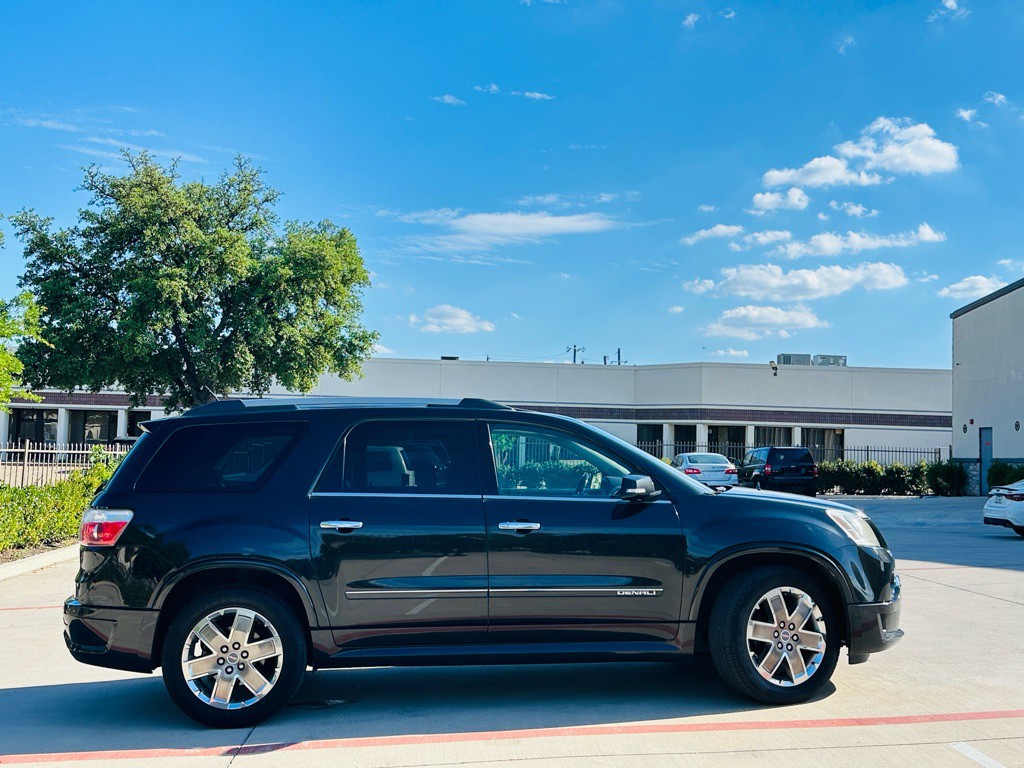 2011 GMC Acadia Image 10