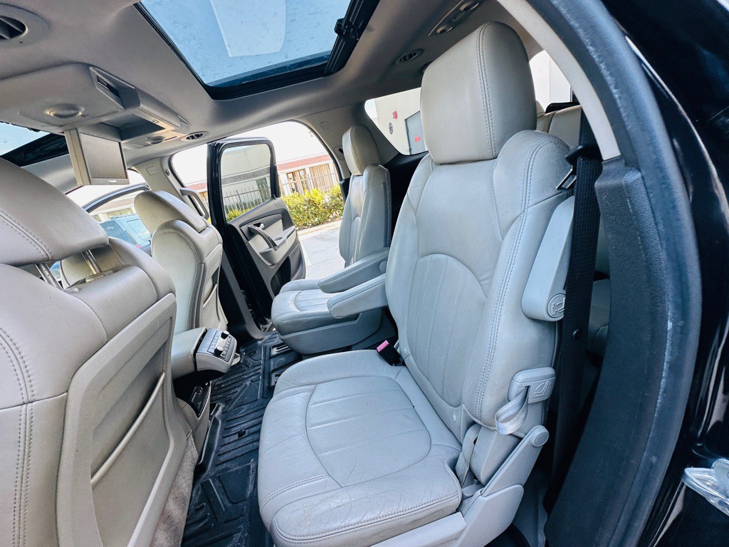 2011 GMC Acadia Image 16