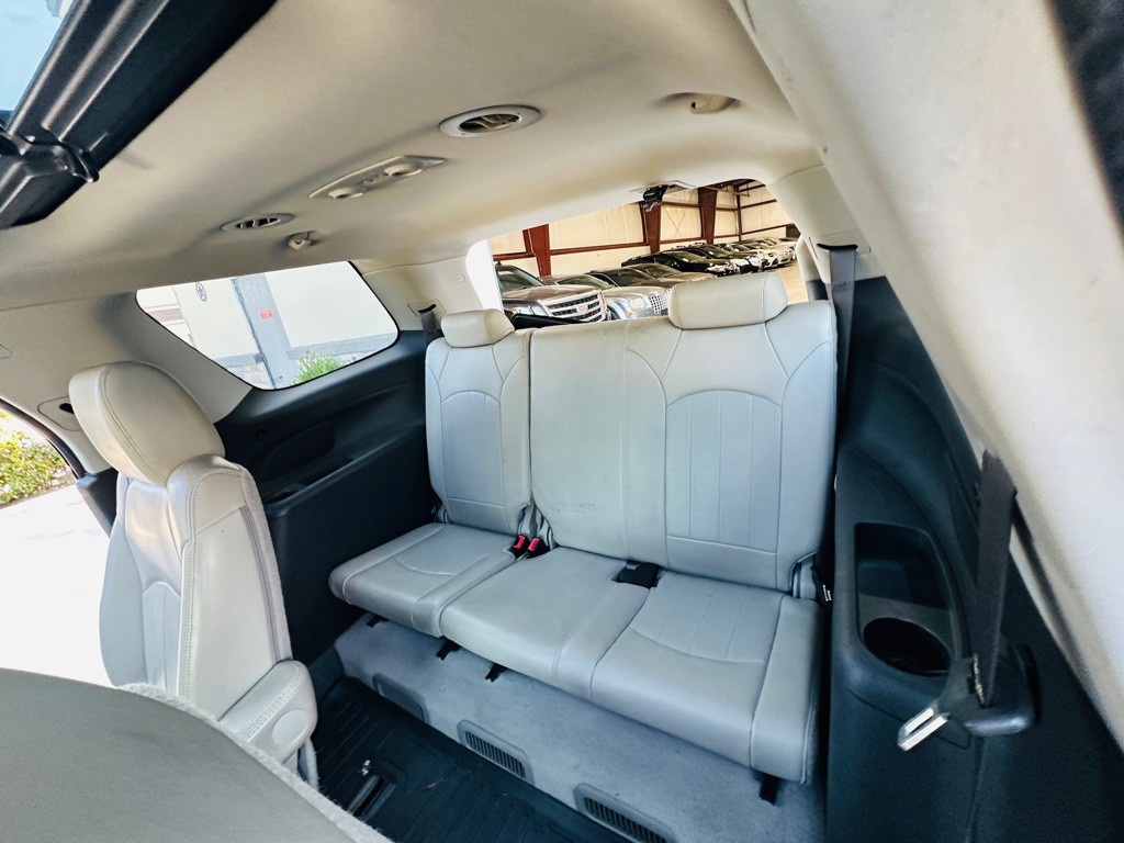 2011 GMC Acadia Image 17
