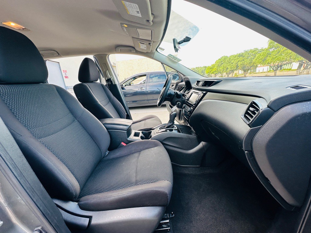 2019 Nissan Rogue Image 25