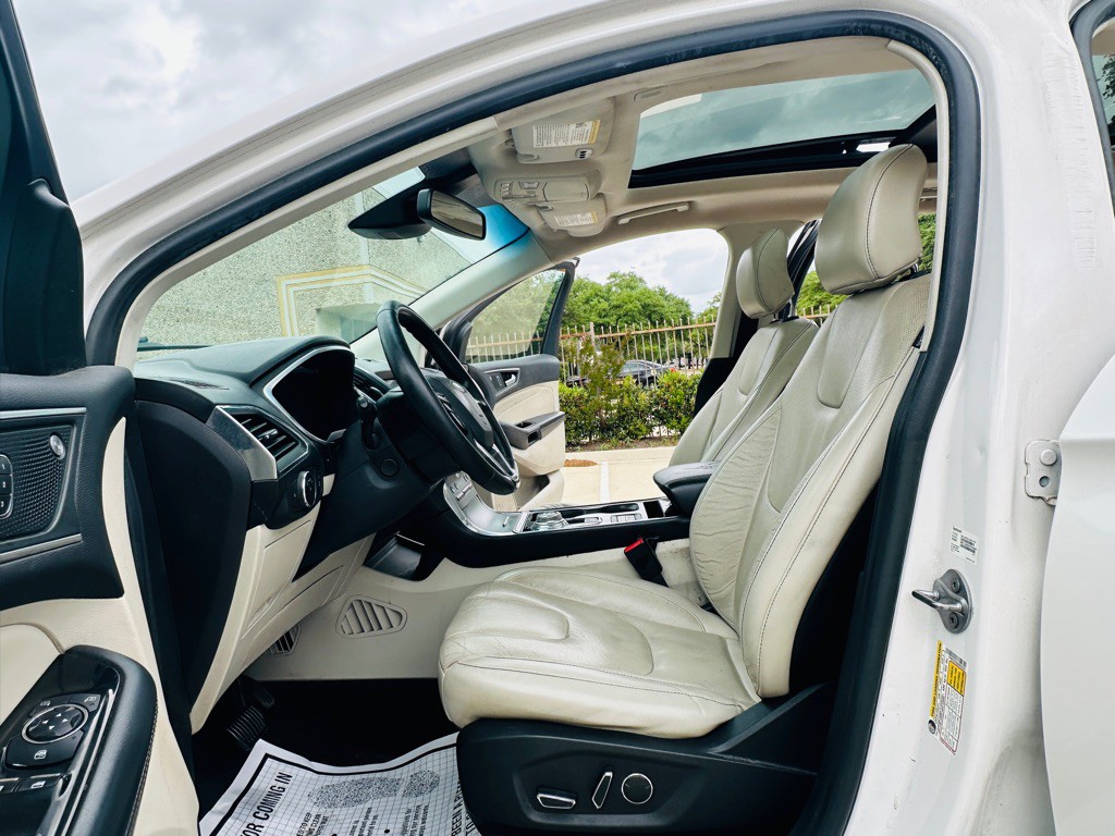2019 Ford Edge Image 12