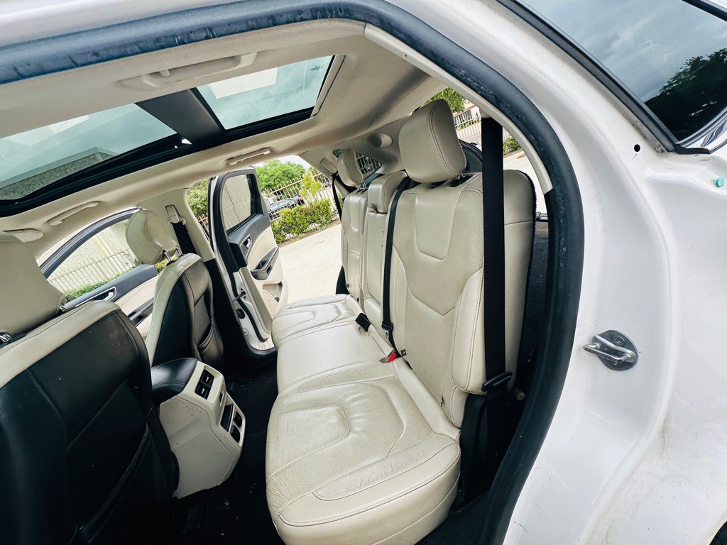 2019 Ford Edge Image 16