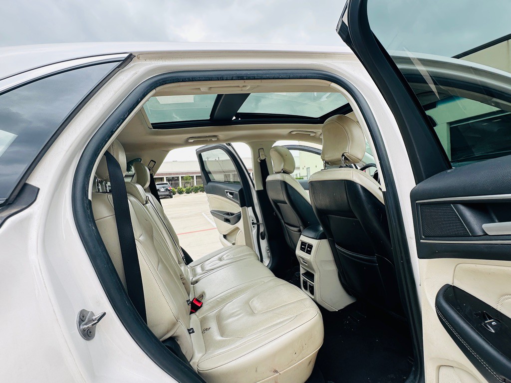 2019 Ford Edge Image 18
