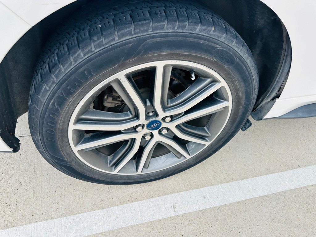 2019 Ford Edge Image 28