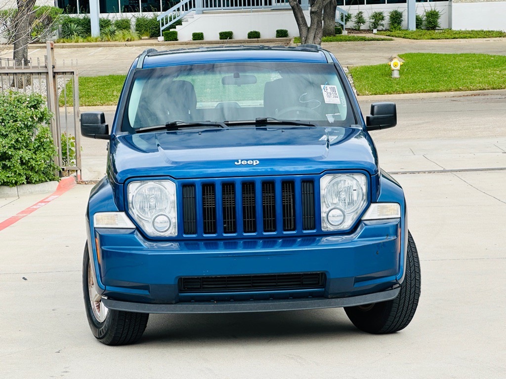 2010 Jeep Liberty Image 2