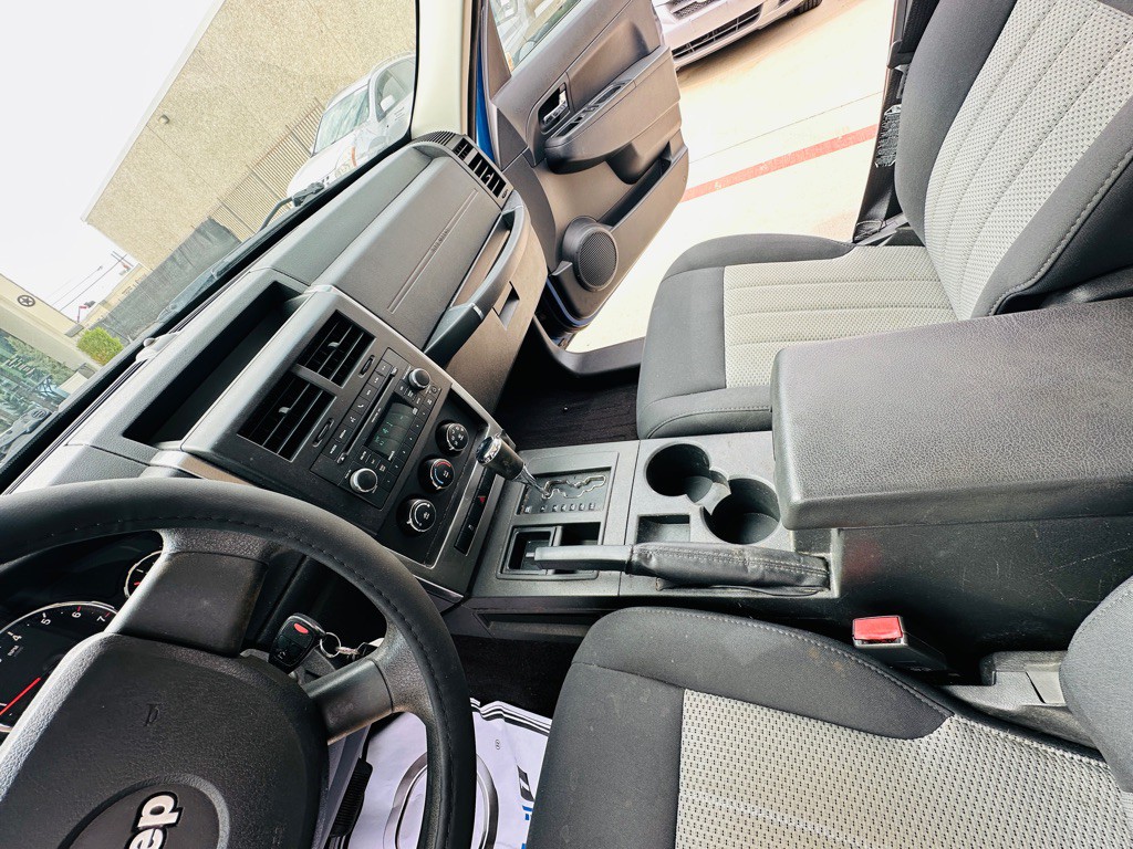 2010 Jeep Liberty Image 13