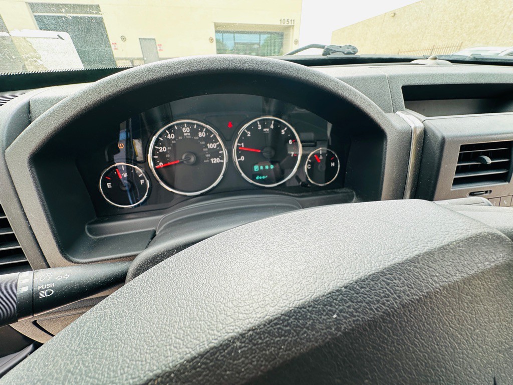 2010 Jeep Liberty Image 14