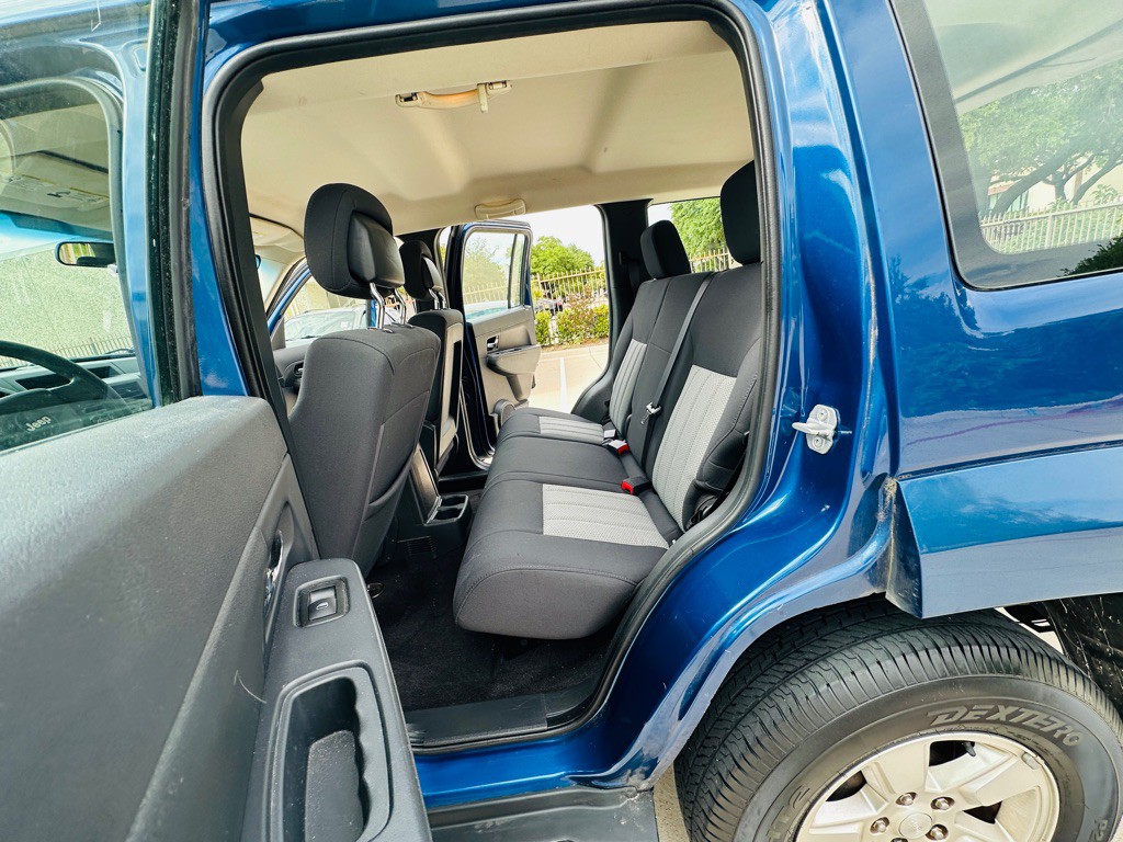 2010 Jeep Liberty Image 15