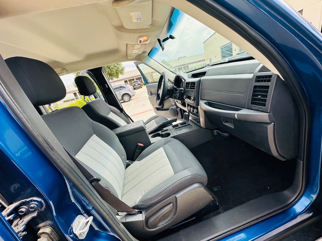 2010 Jeep Liberty Image 21