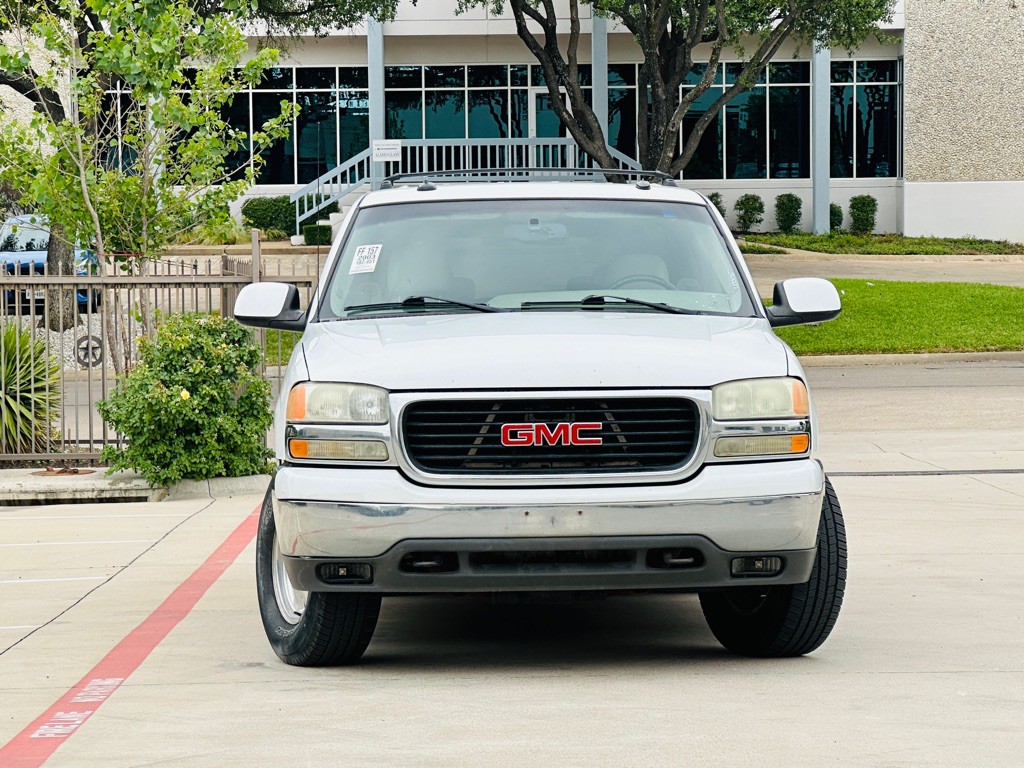 2003 GMC Yukon Image 2