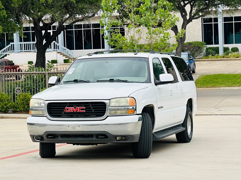 2003 GMC Yukon Image 3