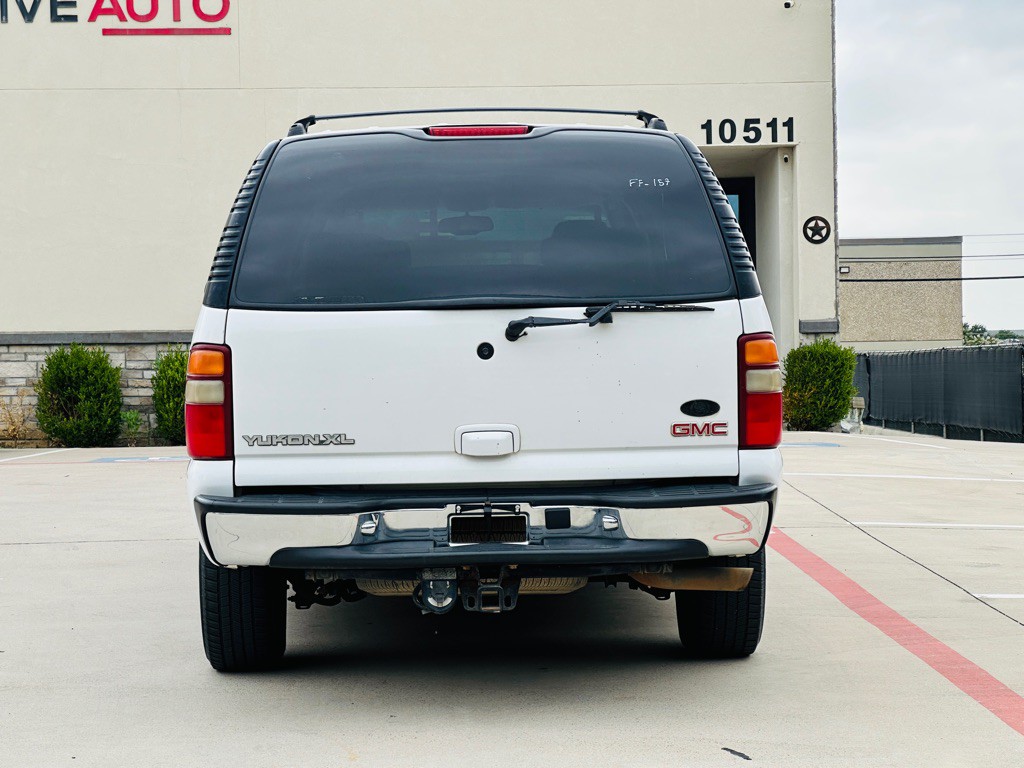 2003 GMC Yukon Image 8