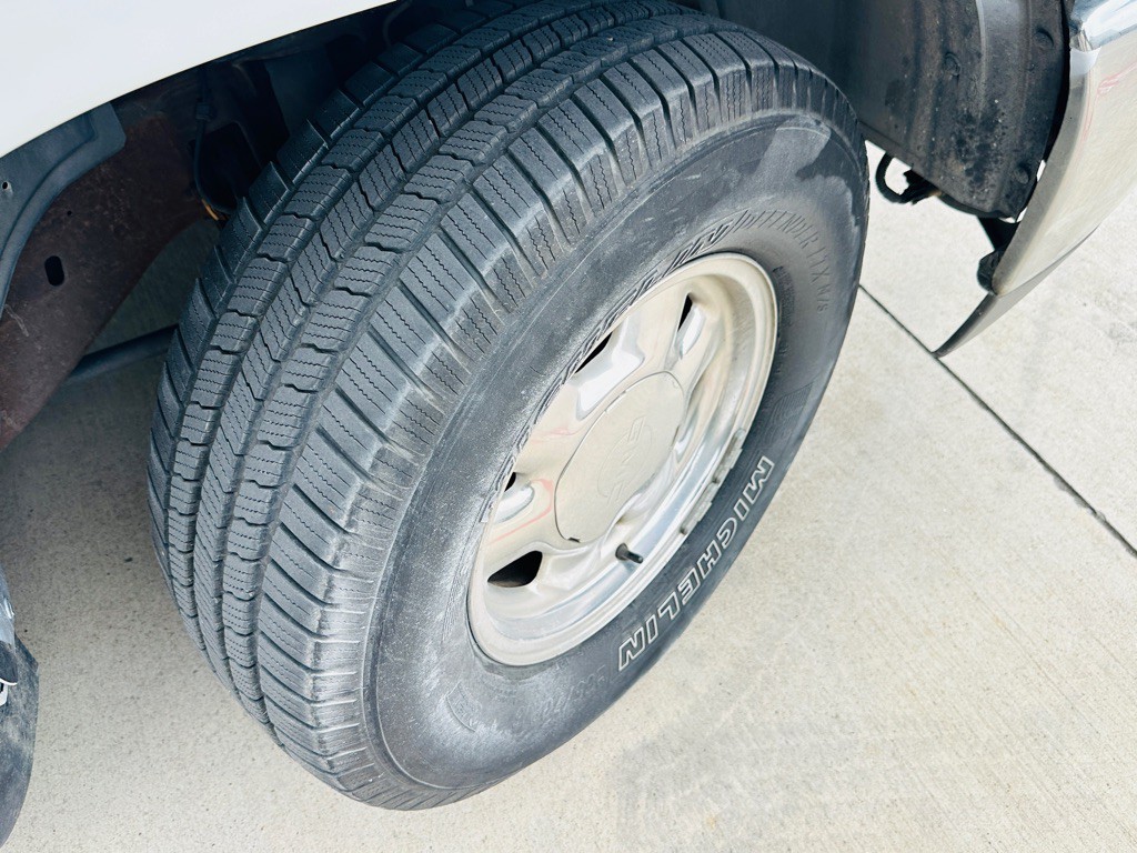 2003 GMC Yukon Image 30