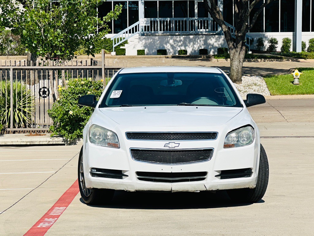 2011 Chevrolet Malibu Image 2