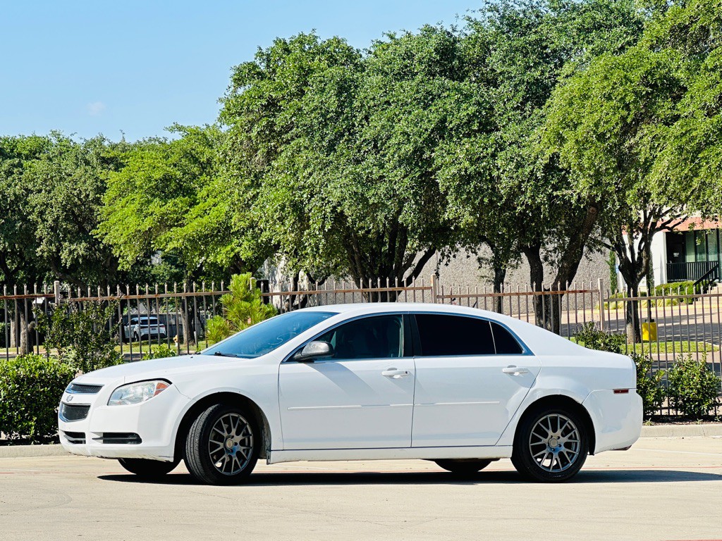 2011 Chevrolet Malibu Image 4