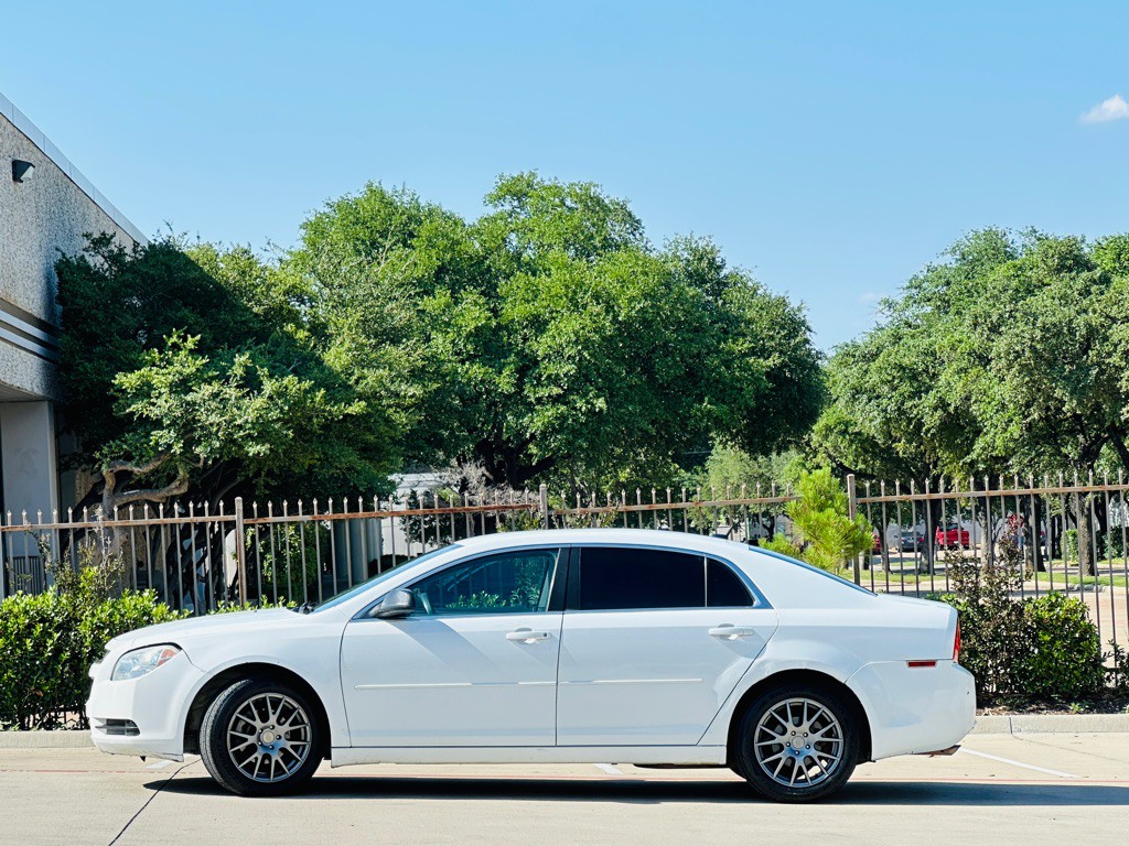 2011 Chevrolet Malibu Image 5
