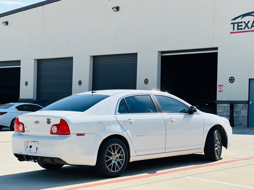 2011 Chevrolet Malibu Image 9