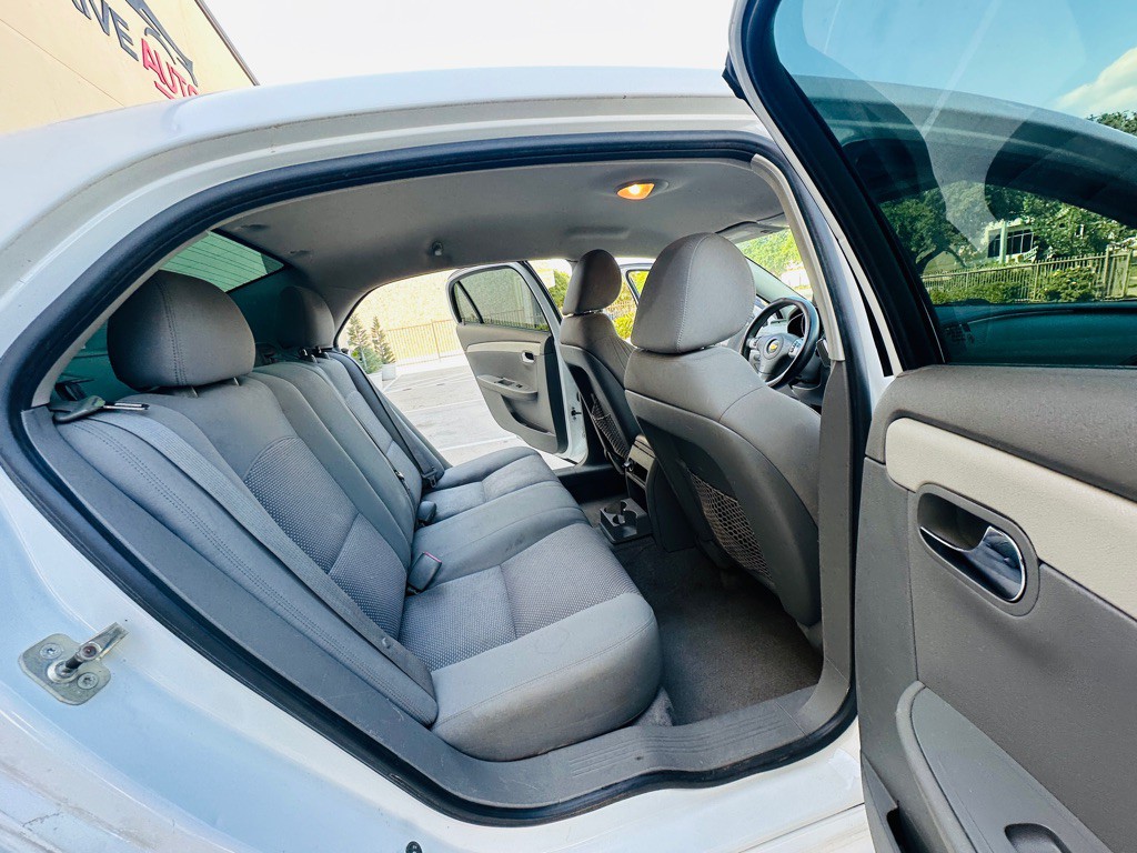 2011 Chevrolet Malibu Image 17