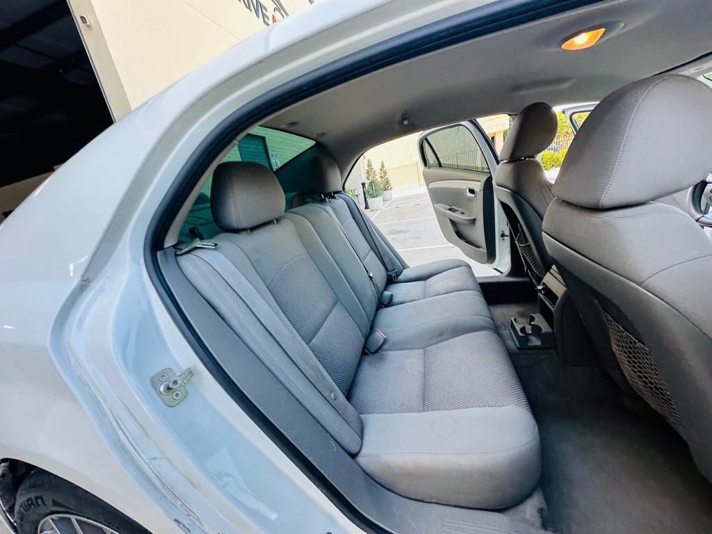 2011 Chevrolet Malibu Image 18