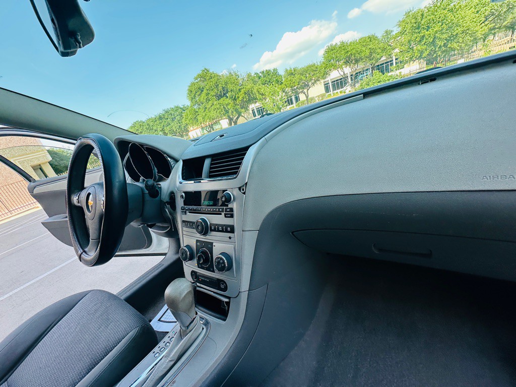 2011 Chevrolet Malibu Image 21